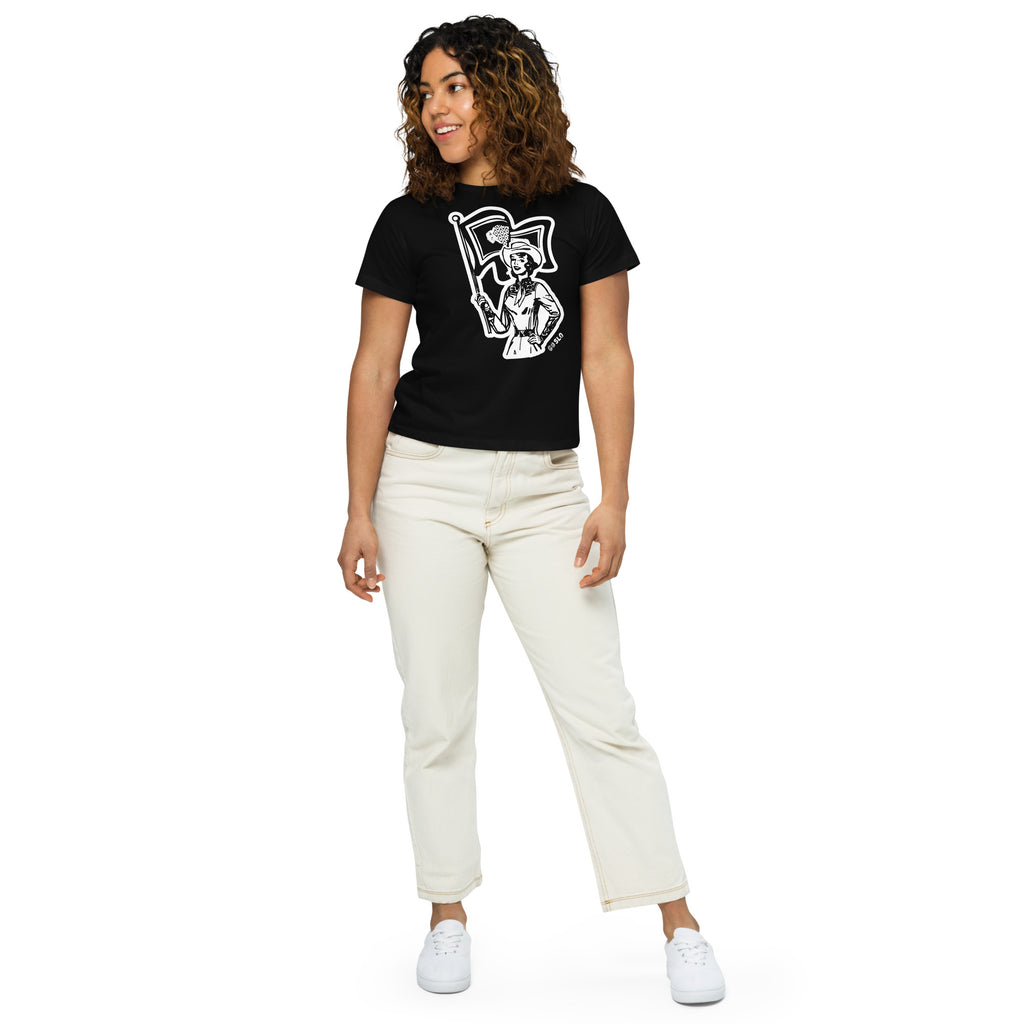 GALS HIGH-WAISTED WYO FLAG COWGAL FIT TEE