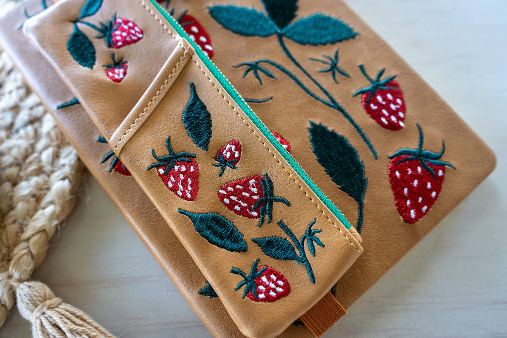Denik - Elana's Berries Embroidered Notebook Pouch NBPOUCH1847