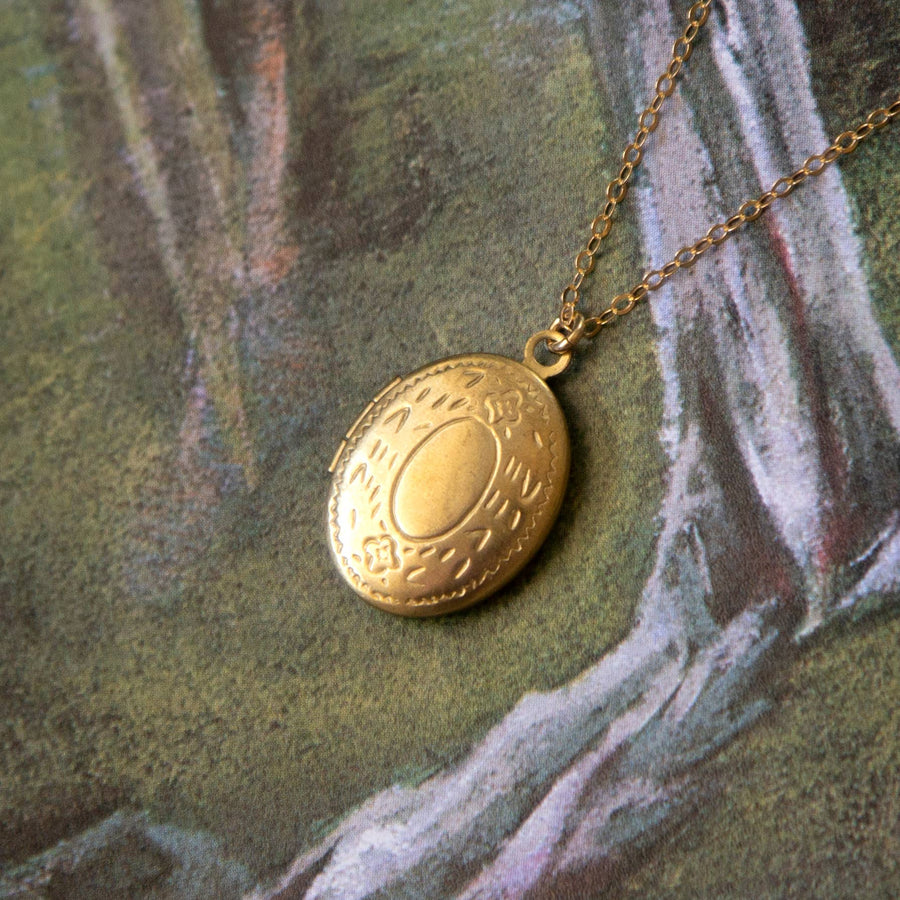 Kindred Objects - Vintage Medium Oval Locket Necklace (Simple)