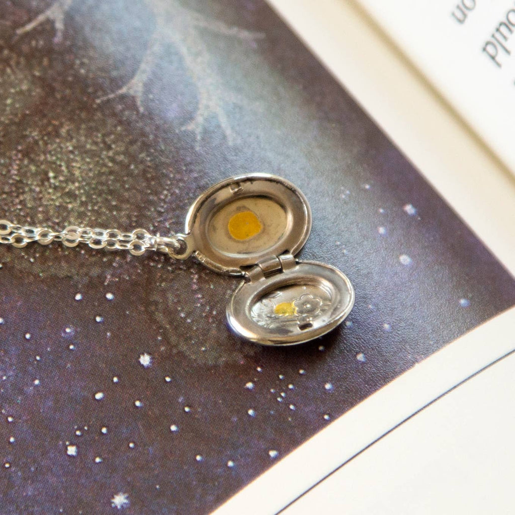Kindred Objects - Vintage Mini Silver Oval Locket Necklace