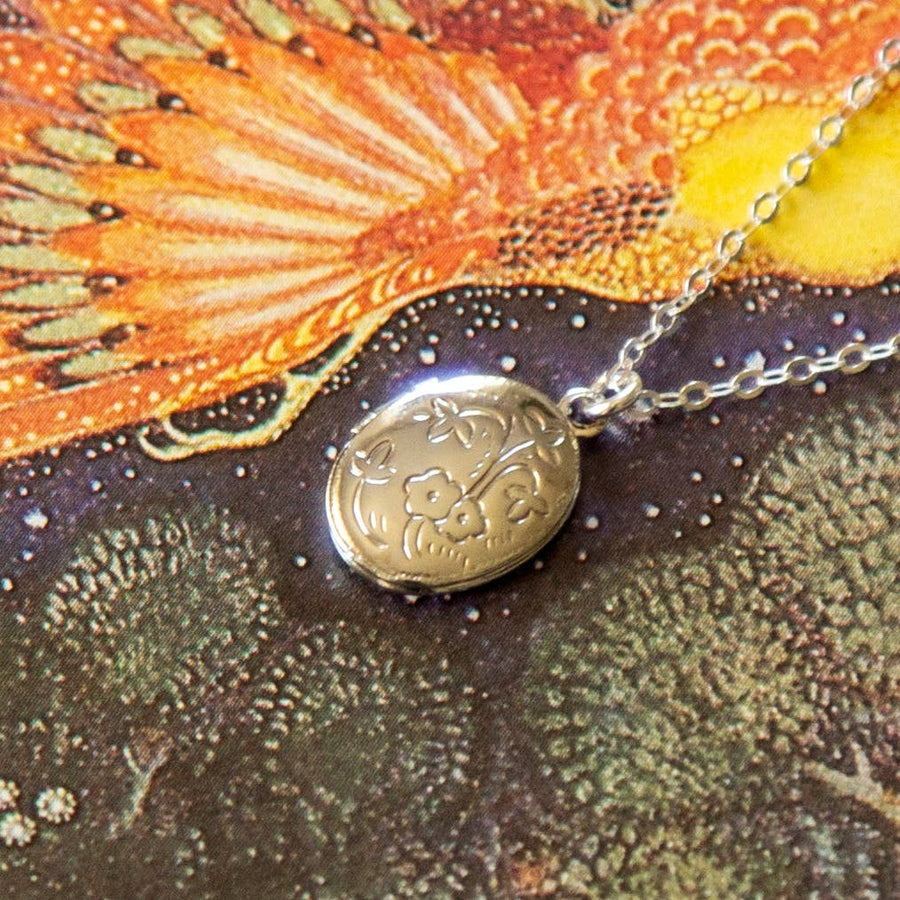 Kindred Objects - Vintage Mini Silver Oval Locket Necklace