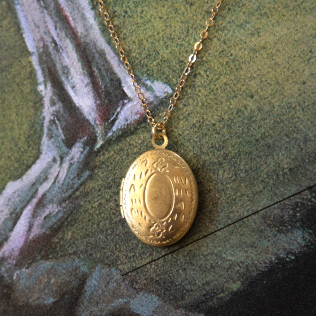 Kindred Objects - Vintage Medium Oval Locket Necklace (Simple)