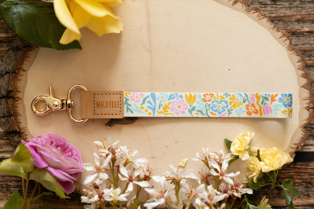 Wildtree - Summer Floral Wristlet Keychain