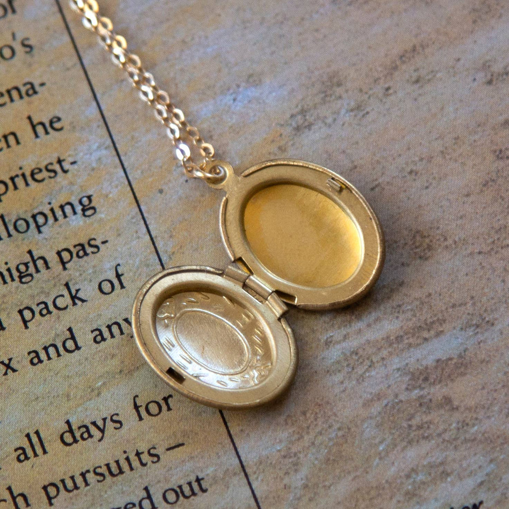 Kindred Objects - Vintage Medium Oval Locket Necklace (Simple)