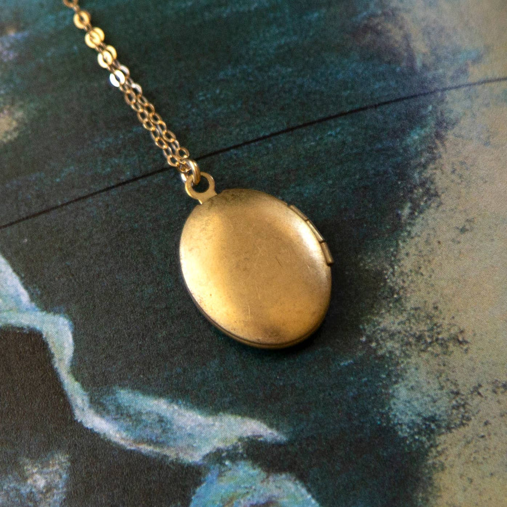 Kindred Objects - Vintage Medium Oval Locket Necklace (Simple)