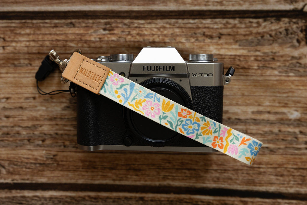 Wildtree - Summer Floral Wristlet Keychain
