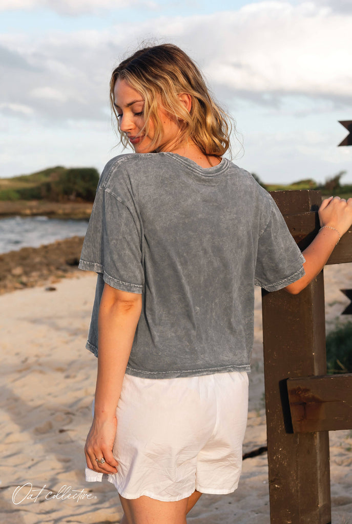OAT COLLECTIVE - RAISED ON Cropped Mineral Graphic Top