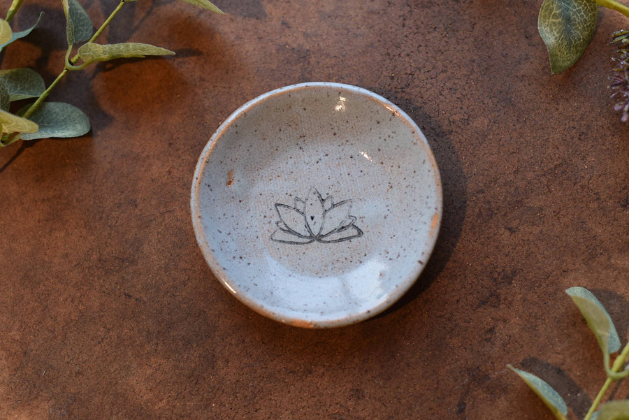 Mud & Maker - Ring Dish - Lotus