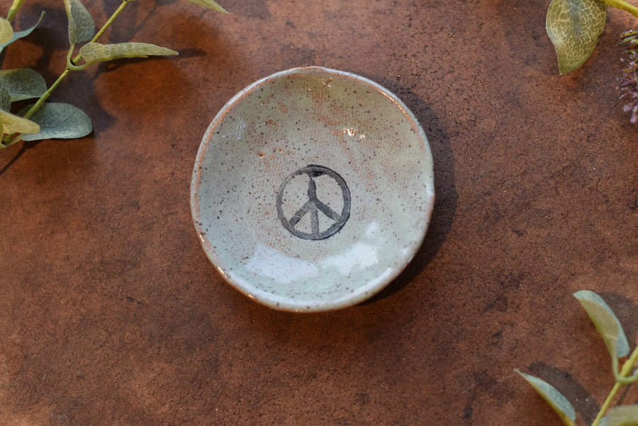 Mud & Maker - Ring Dish - Peace
