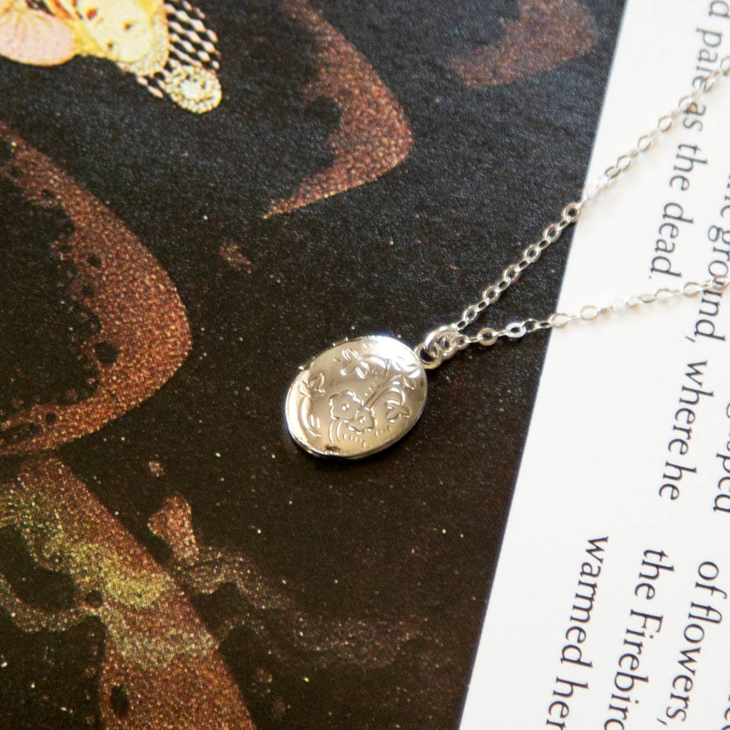 Kindred Objects - Vintage Mini Silver Oval Locket Necklace