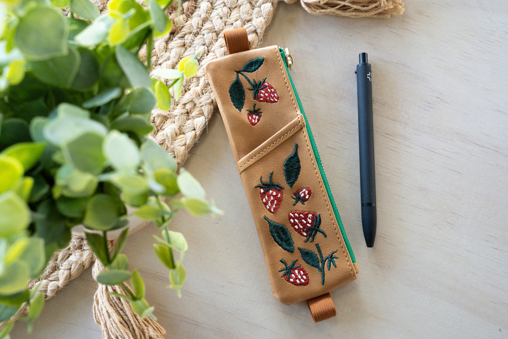 Denik - Elana's Berries Embroidered Notebook Pouch NBPOUCH1847